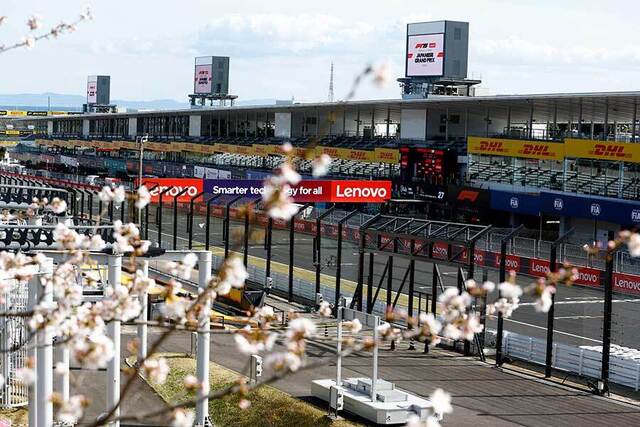 【F1】日本GPで突然芝生が燃える珍事　2箇所で発生し赤旗中断